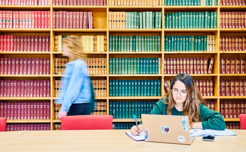 Image of interior of Law Library